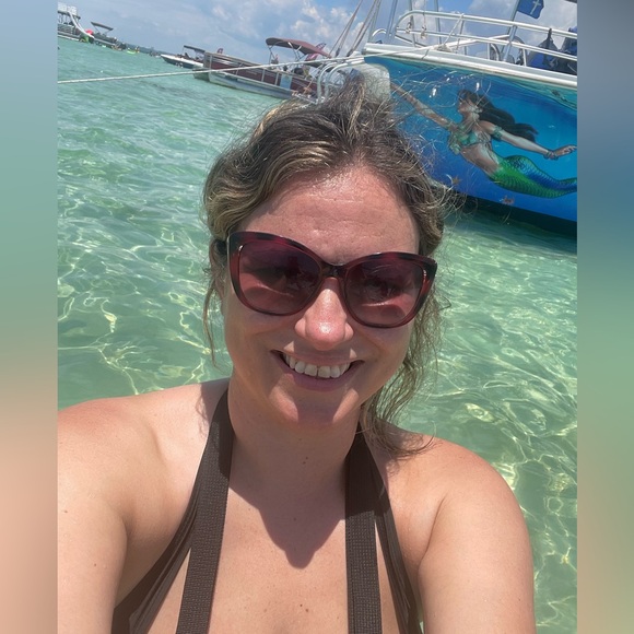 Meet your Posher, Stacy - Picture 3 of 12